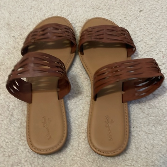 Universal Thread Sandals - Picture 1 of 5
